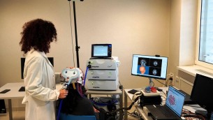 Stimolazione magnetica dimezza progressione Alzheimer, studio italiano