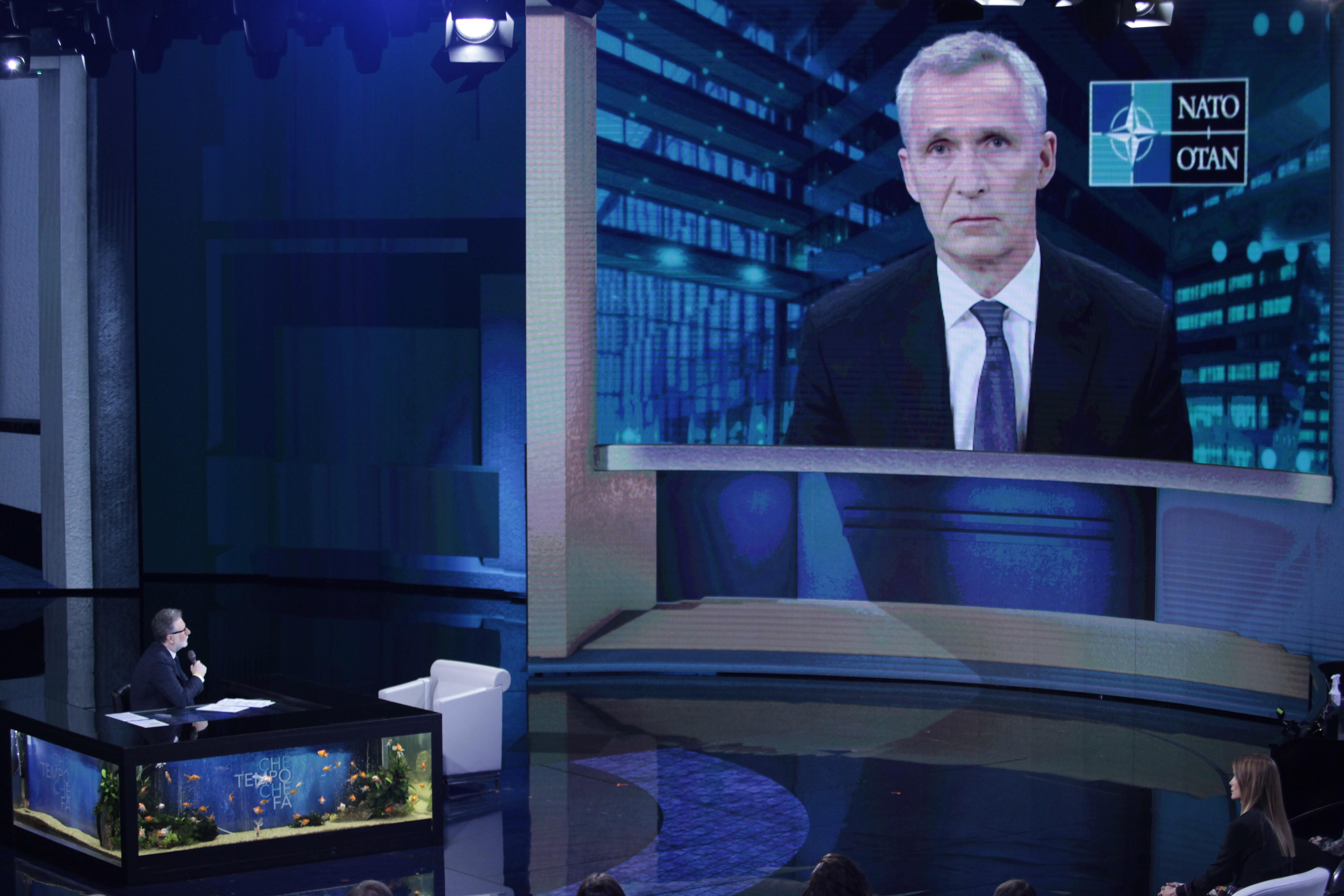 Stoltenberg: "Messaggio a Russia, attacco ad alleato scatena reazione Nato"