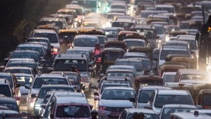 Stop auto inquinanti da 2035, via libera Ue ma l'Italia si astiene