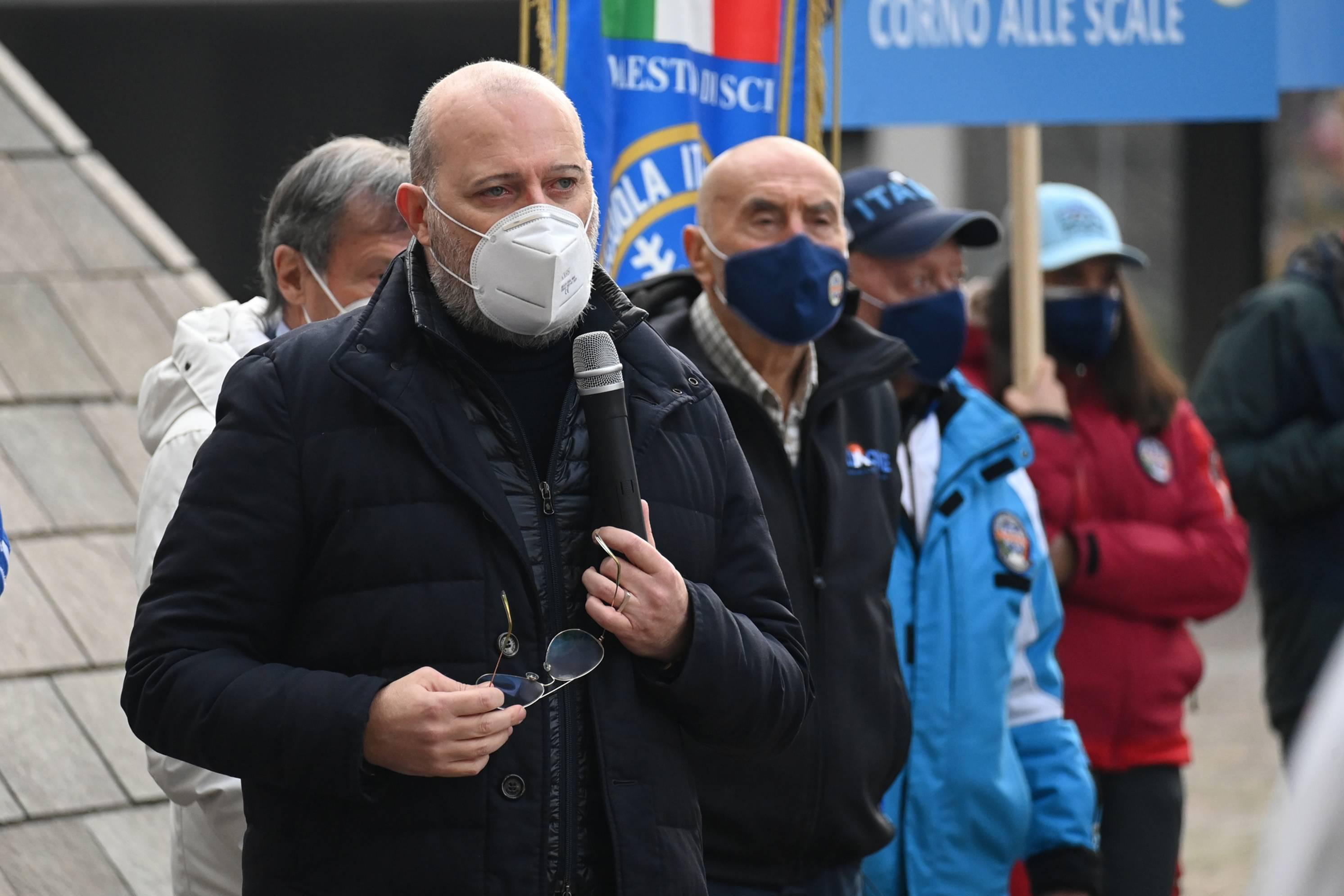 Stop sci fino al 5 marzo, rabbia Bonaccini: "Mai più"