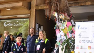 Strage Capaci, tensione sotto l'albero Falcone per corteo studenti