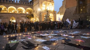Strage Cutro, condannati tre presunti scafisti: nel naufragio morirono 94 persone