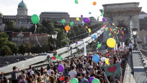 Stretta sui diritti Lgbtq+ e Pride vietato, nuove restrizioni nell'Ungheria di Orban