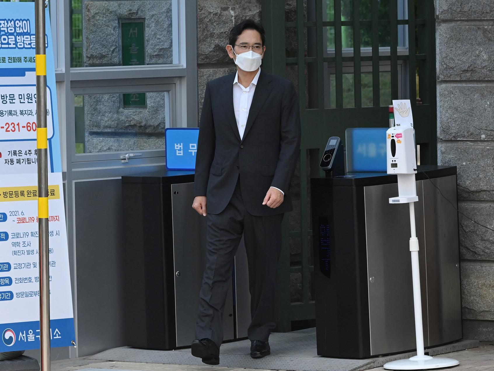 Sudcorea, scarcerato erede impero Samsung condannato per corruzione