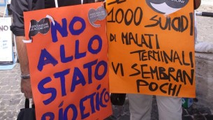 Suicidio assistito, Toscana approva legge su fine vita: è la prima regione in Italia