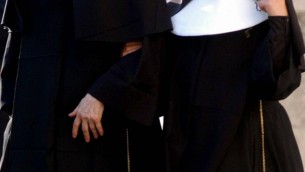 Suore di clausura in fuga, dal convento di Vittorio Veneto scappano altre sei religiose