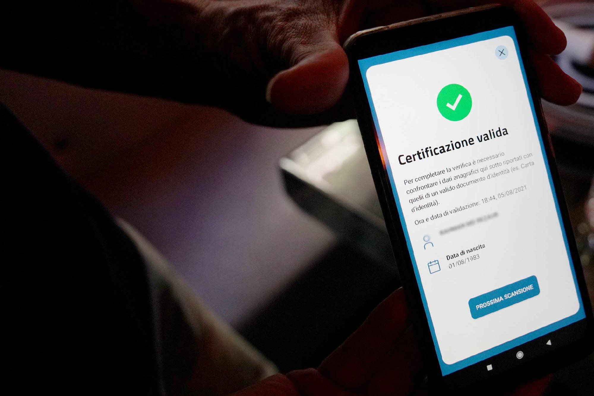 Super green pass, Lopalco: "Sì per lavorare, problema non sono vaccinati"