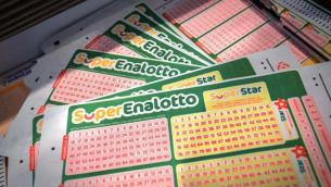SuperEnalotto, centrati otto 5