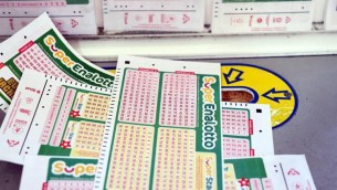 Superenalotto, numeri combinazione oggi 14 ottobre 2023