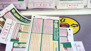 Superenalotto, numeri combinazione vincente oggi 15 aprile