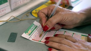 Superenalotto, numeri combinazione vincente oggi 22 aprile