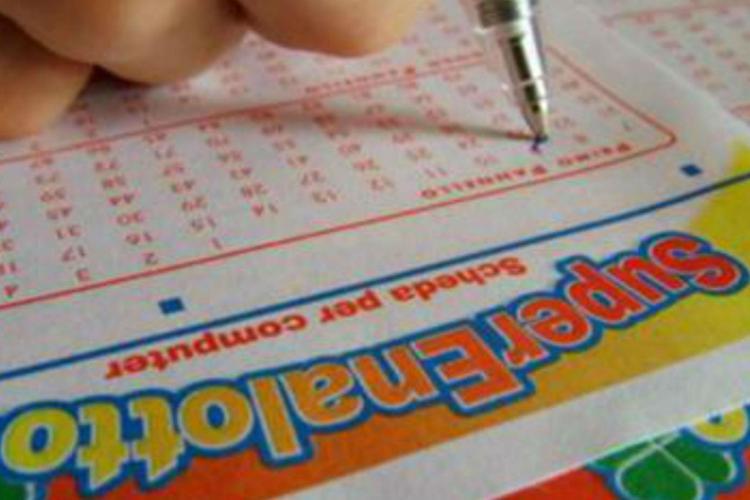 Superenalotto, numeri combinazione vincente oggi 23 novembre 2023