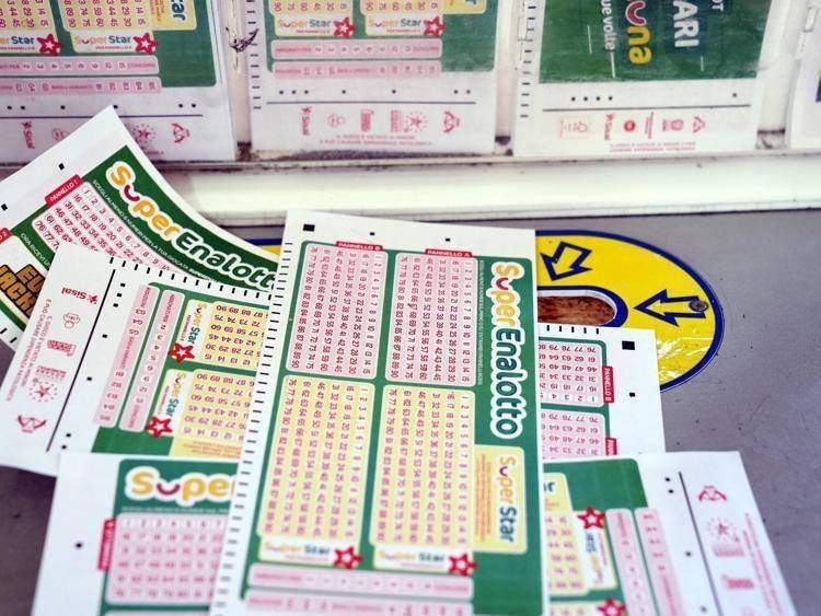 Superenalotto, numeri combinazione vincente oggi 27 marzo