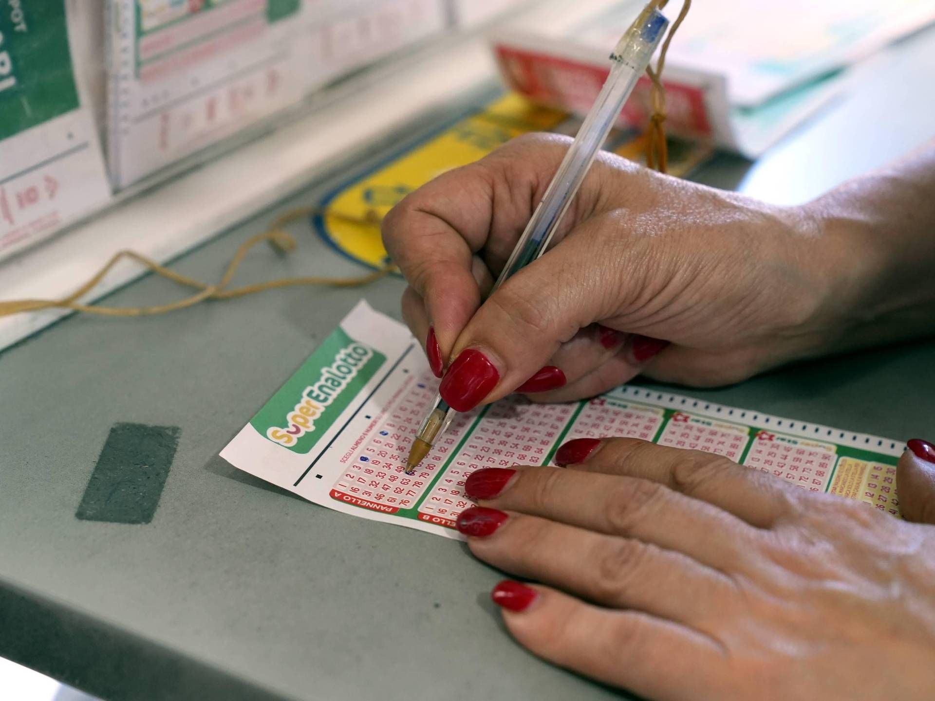 Superenalotto, numeri combinazione vincente oggi 5 maggio