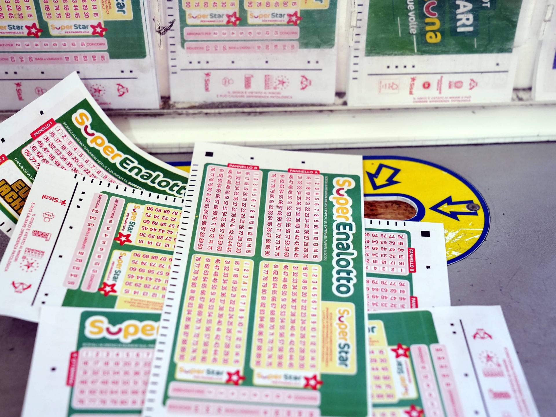 Superenalotto, numeri combinazione vincente oggi 9 febbraio 2023