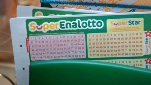 Superenalotto, numeri estrazione vincente oggi 18 aprile 2023