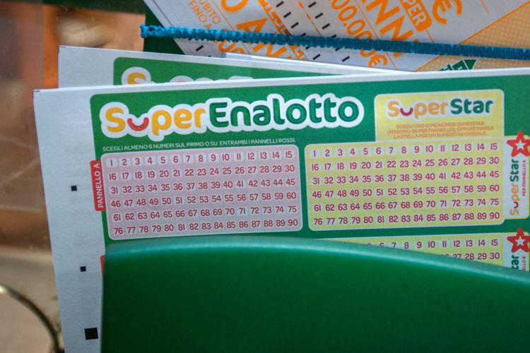 Superenalotto, numeri estrazione vincente oggi 18 aprile 2023