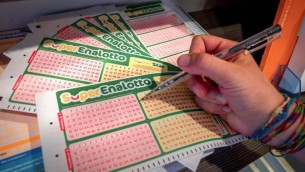 Superenalotto, numeri estrazione vincente oggi 24 aprile