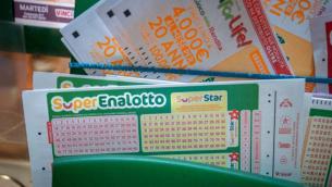 SuperEnalotto, numeri estrazione vincente oggi 25 gennaio 2022