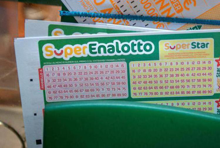 Superenalotto, numeri estrazione vincente oggi 27 dicembre 2022