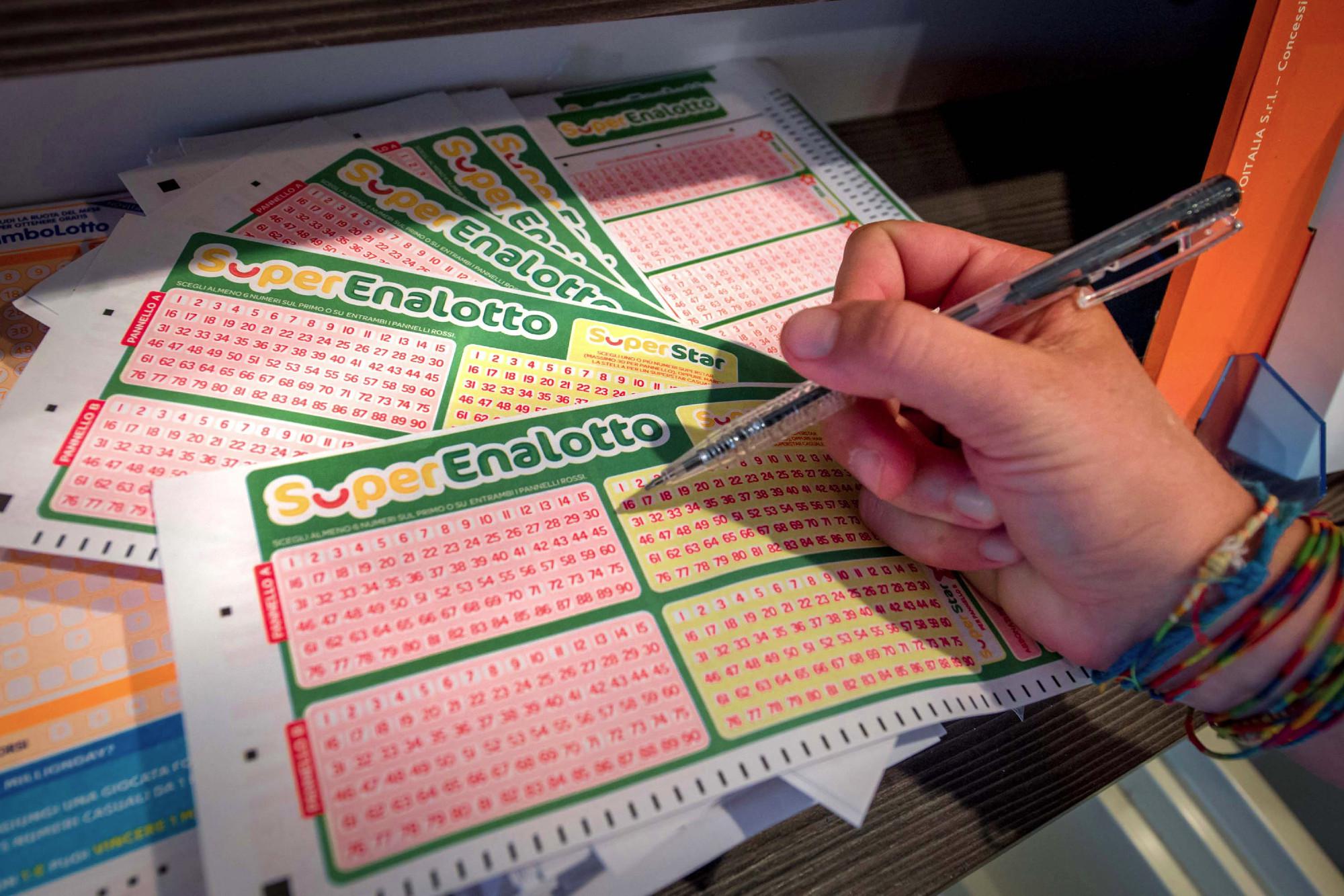 Superenalotto, numeri estrazione vincente oggi 8 aprile 2023