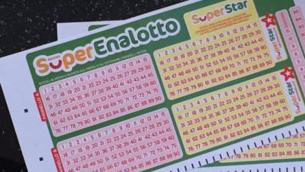 SuperEnalotto, numeri estrazione vincente oggi: centrati sette 5