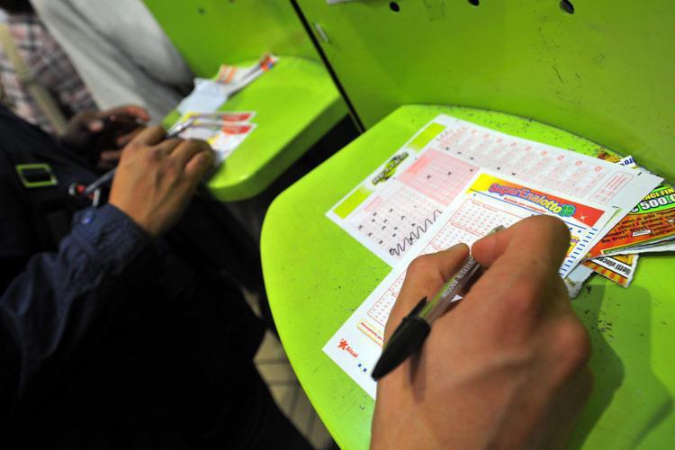 Superenalotto oggi estrazione vincente: numeri 6 dicembre 2022