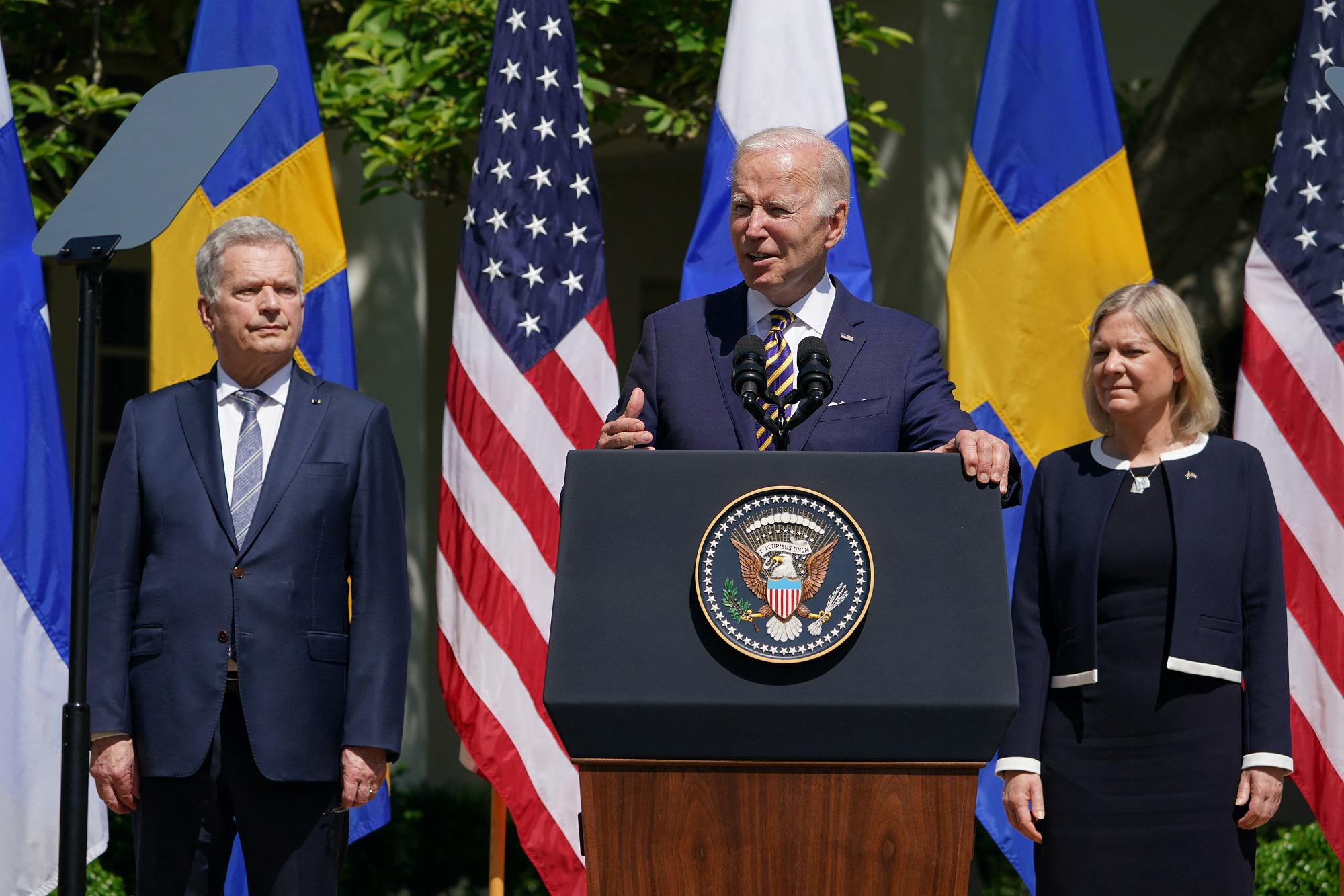 Svezia e Finlandia in Nato, Biden: "Da Usa forte sostegno a candidatura"