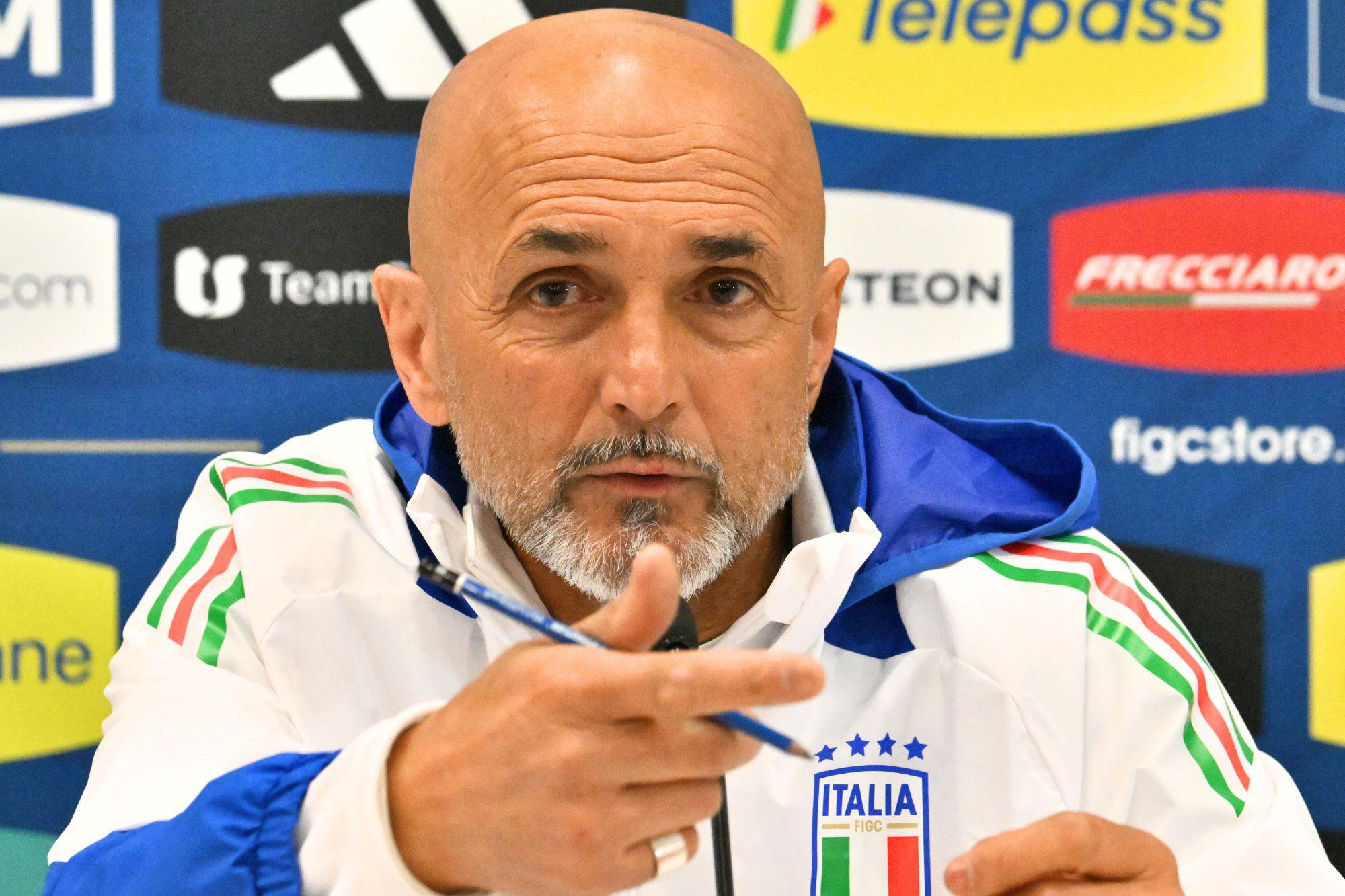"Svizzera una Ferrari, Italia una Panda": giornalista punge Spalletti - Video