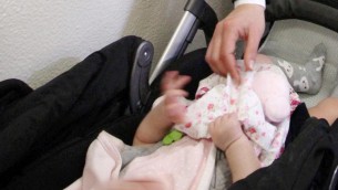 Taormina, al ristorante col nipote di 6 mesi: cacciato