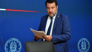 Tassa extraprofitti banche, Salvini: "Doveroso redistribuire ricchezza"