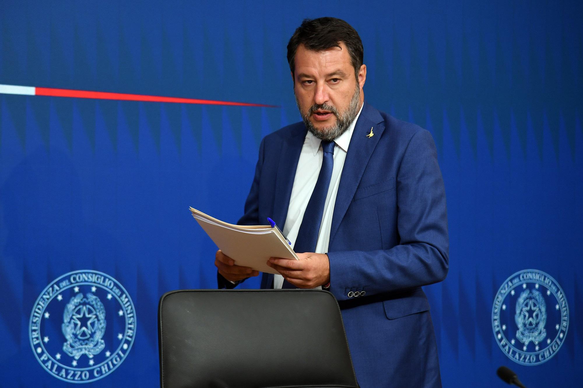 Tassa extraprofitti banche, Salvini: "Doveroso redistribuire ricchezza"