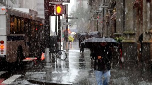 'Tempesta artica' sul Thanksgiving, caos voli e disagi sulle strade per milioni di persone