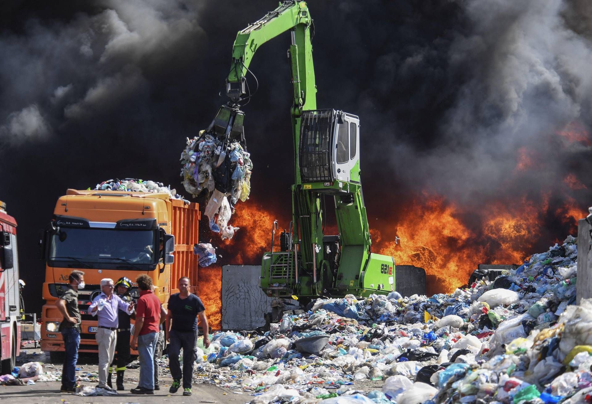 Terra Fuochi, ex ministro Costa: "Riunire cabina di regia e bonificare area"