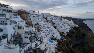 Terremoto in Grecia, fuga da Santorini: in 6mila hanno lasciato l'isola in 48 ore