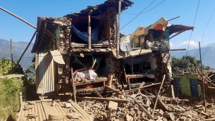 Terremoto in Nepal, scossa di magnitudo 6,4: almeno 140 morti