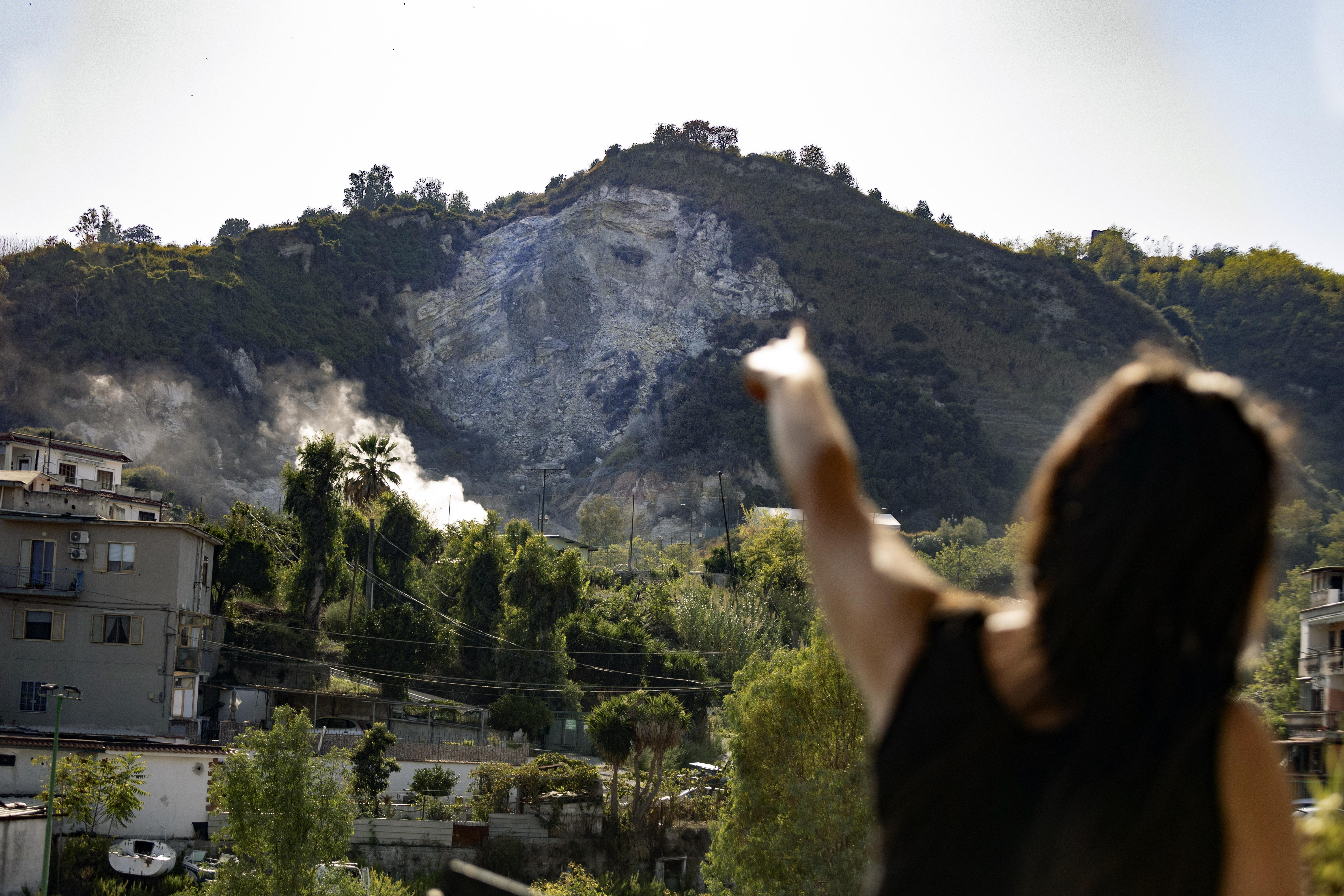 Terremoto Napoli, a Campi Flegrei scosse sempre più frequenti: cosa succede