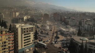 Terremoto Turchia, 17enne estratta viva dalle macerie dopo 248 ore