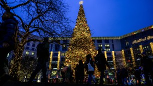Terrorismo, allarme Germania: "Da cellula islamista possibili attentati a Natale e Capodanno"