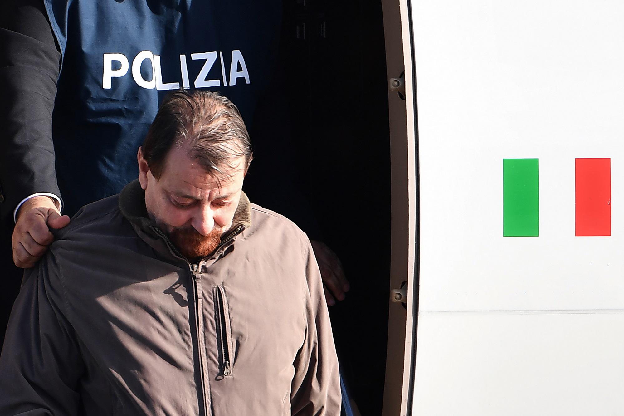 Terroristi arrestati in Francia, difensore Battisti: "Fatti vecchi, voltare pagina"