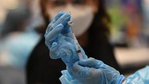 Terza dose, si può cambiare vaccino anti-covid?