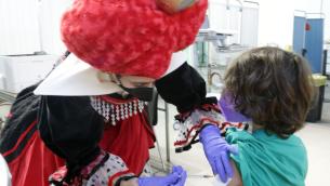 Terza dose vaccino Covid, Pfizer: "In bimbi 5-11 anni rafforza difese anti-Omicron"