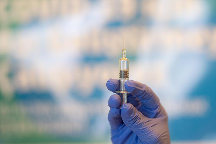 Terza dose vaccino, Rasi: "No a inutili psicosi, prima gli over 60"