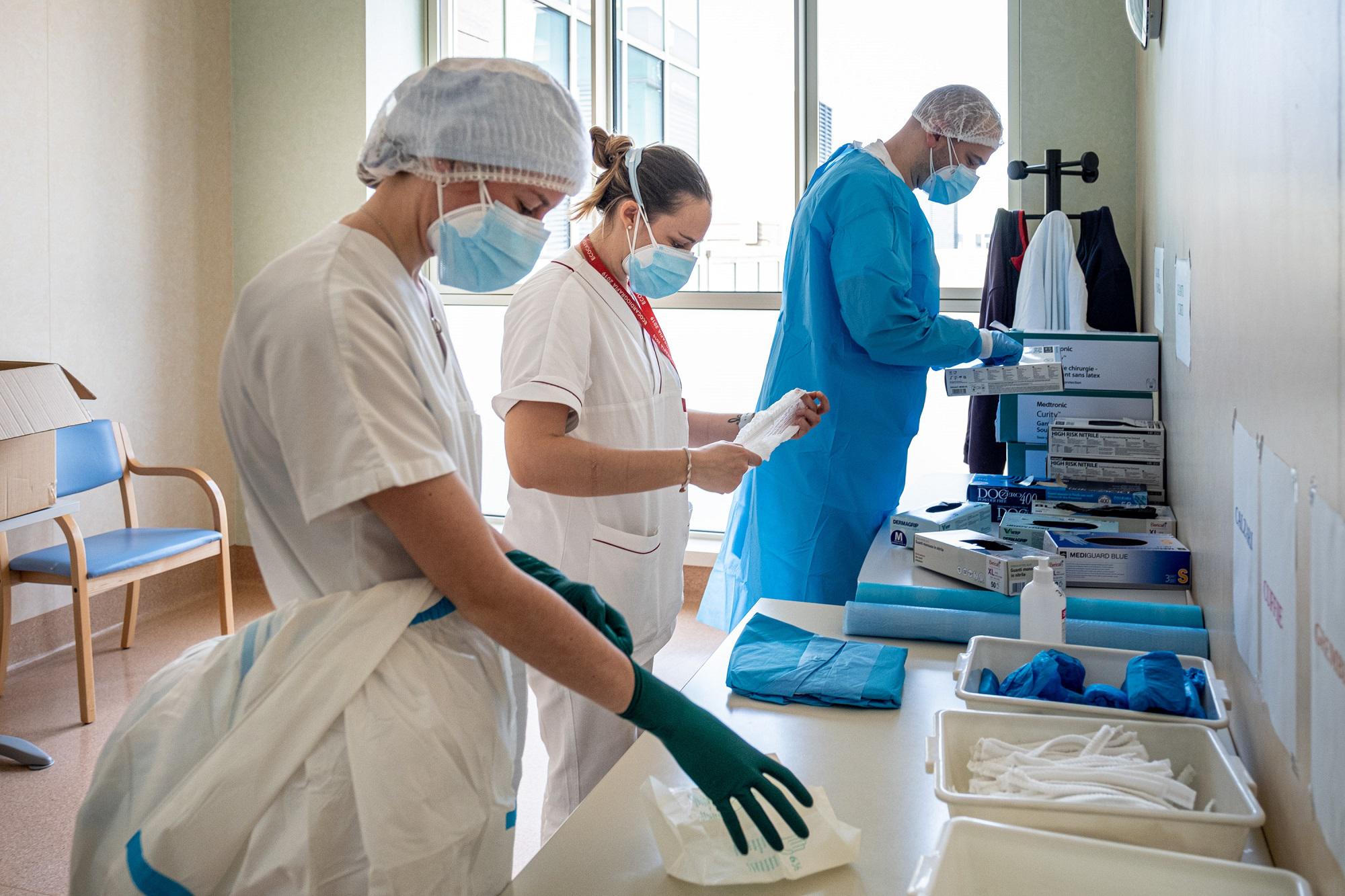 Terza dose vaccino, "Speranza prepara obbligo per sanitari"