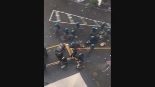 Tifosi Eintracht, guerriglia a Napoli: città a ferro e fuoco - Video