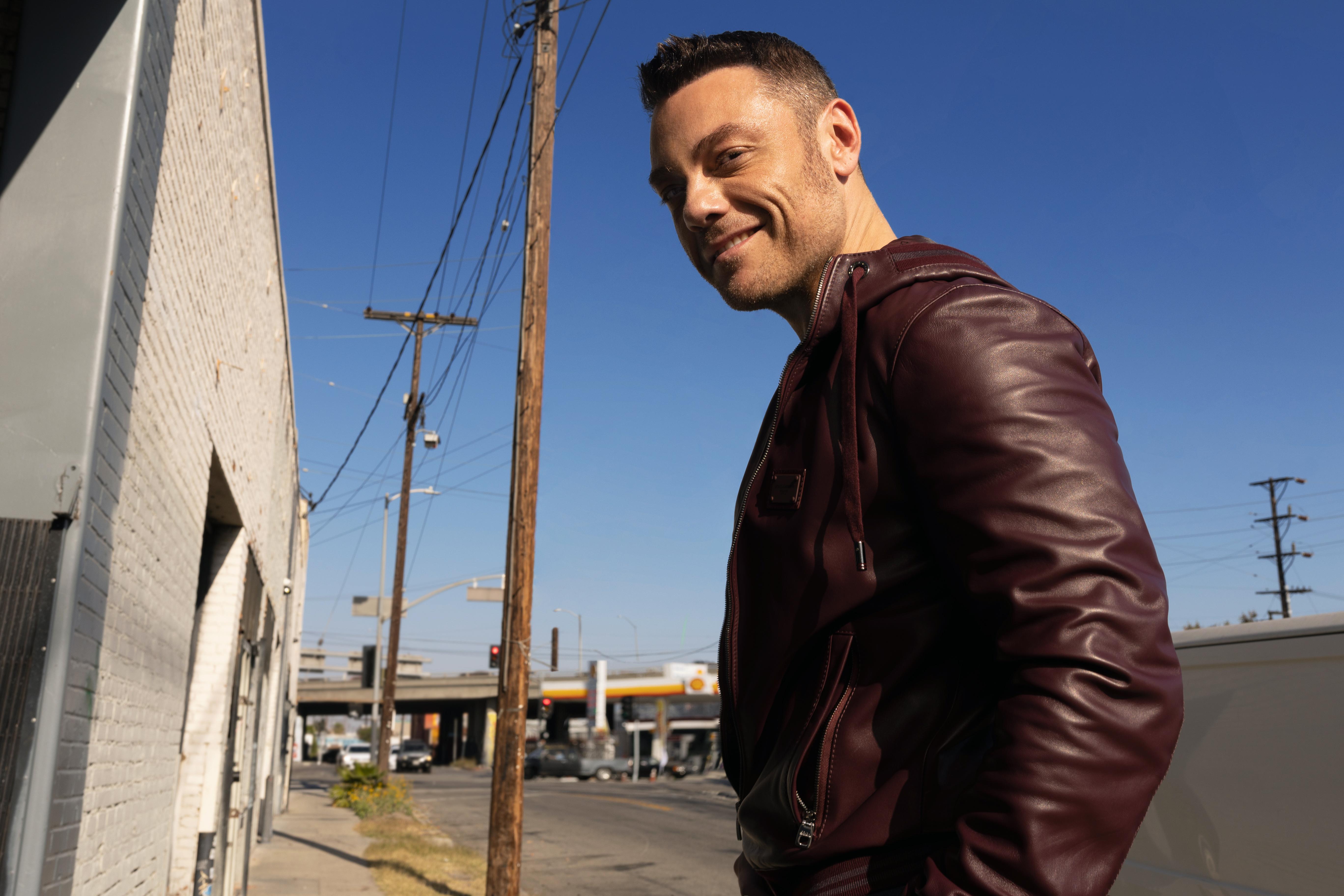 Tiziano Ferro pubblica 'Il mondo è nostro': "Ho fatto pace con la vita"