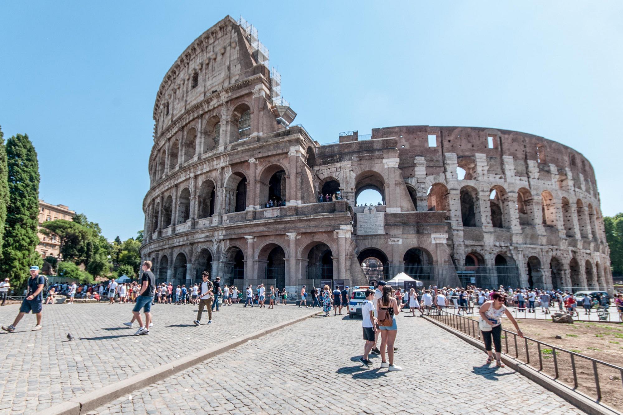 Topi al Colosseo, Sangiuliano: "Vergogna, pronti a intervenire"