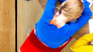 Torino, 13enne dorme in classe: "Di notte papà vuole uccidere mamma"