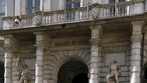 Torino, consigliere comunale a colleghe: "Tornate a fare le casalinghe"