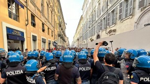 Torino, disordini a corteo e scontri con la polizia